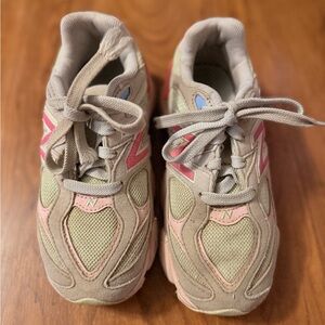 New Balance Kids Beige and Pink Sneakers